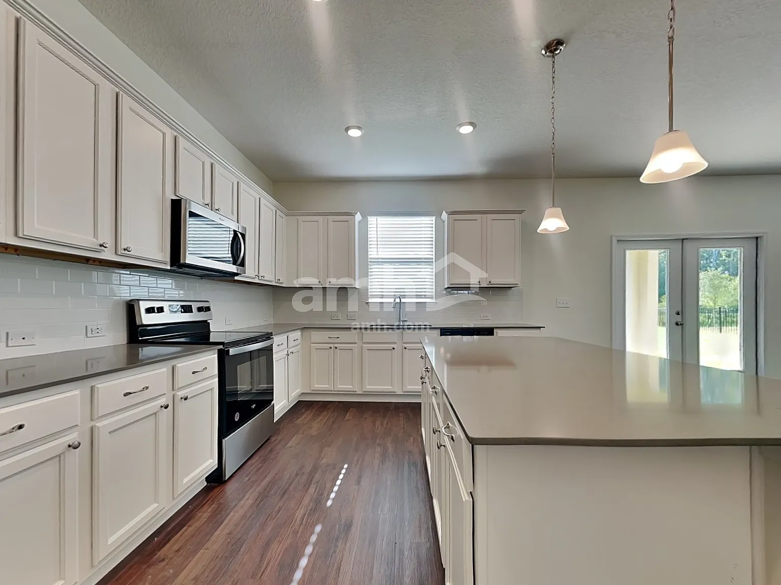 4 bed, 2.5 bath, 2449 sqft, $2,900 — Photo 4