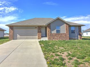 5557 W Longleaf Dr, Springfield, MO 65802