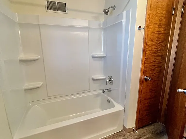 4909 E Linden Ln — Photo 17