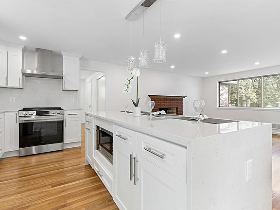 3rd image of 32 Lyman Rd