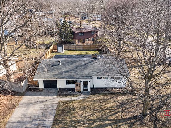 3rd image of 2526 Monroe Ave NE