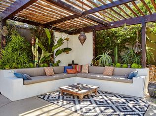 21914 Entrada Rd, Topanga, CA 90290