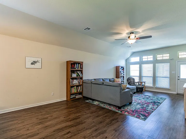 5317 Lancaster Dr — Photo 2