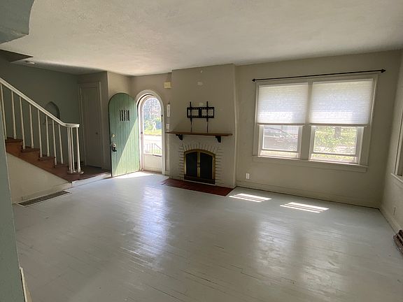 5th image of 906 Elmwood Ave