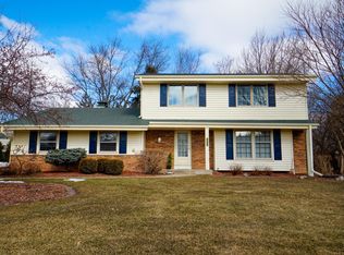 15300 W Krahn Ct, New Berlin, WI 53151