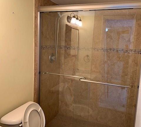 5th image of 2600 Collins Ave APT 407