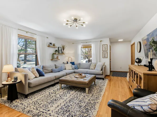 103 Greenwood St, Mahtomedi, MN 55115