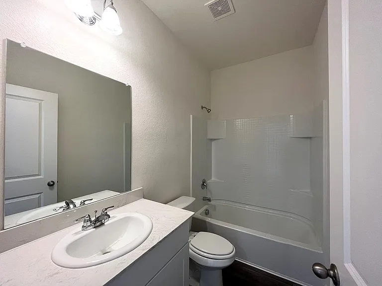 786 Yorkshire Dr — Photo 15