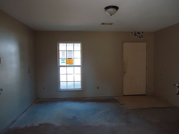 4th image of 405 W Buford St