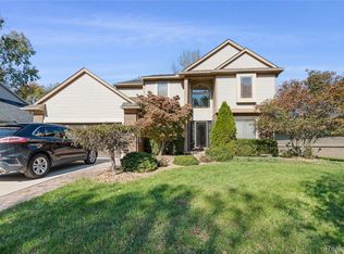 30148 Willow Springs Rd, Flat Rock, MI 48134