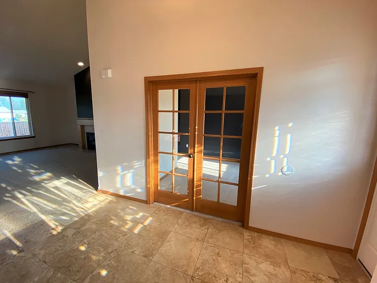 2405 N Lilac Way — Photo 8