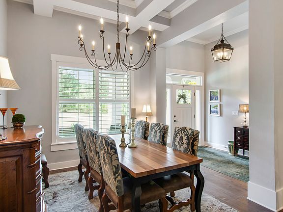 Stunning Entry & Dining Rm