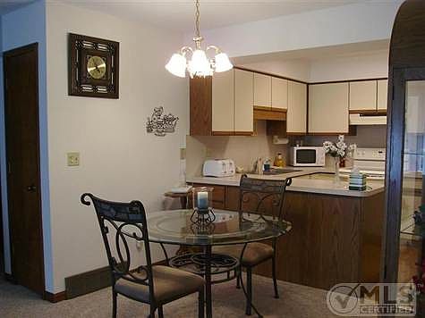 4th image of 1055 Walnut Grove Dr