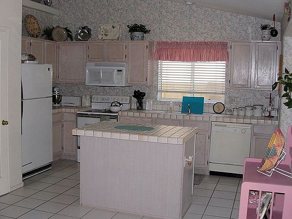 5th image of 1917 E Ludlow Dr