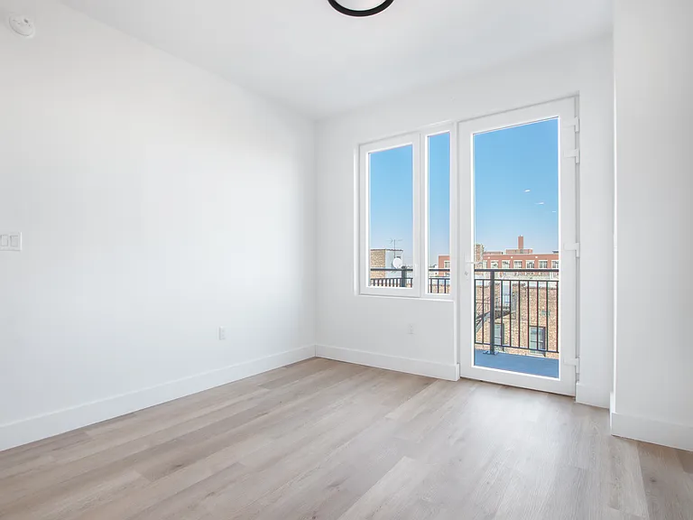 2045 Ocean Ave #701 — Photo 4