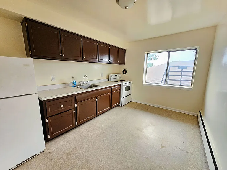 100 Mill Rd — Photo 2