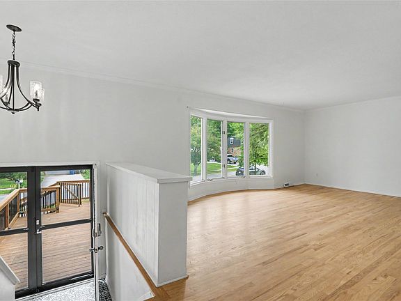 5th image of 2924 Willowmere Dr
