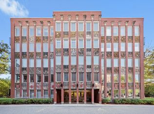 1041 Susan Collins Ln APT 304, Oak Park, IL 60302