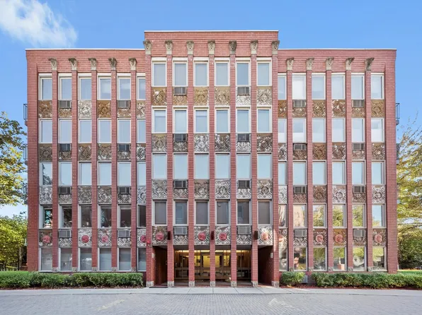 1041 Susan Collins Ln APT 304, Oak Park, IL 60302