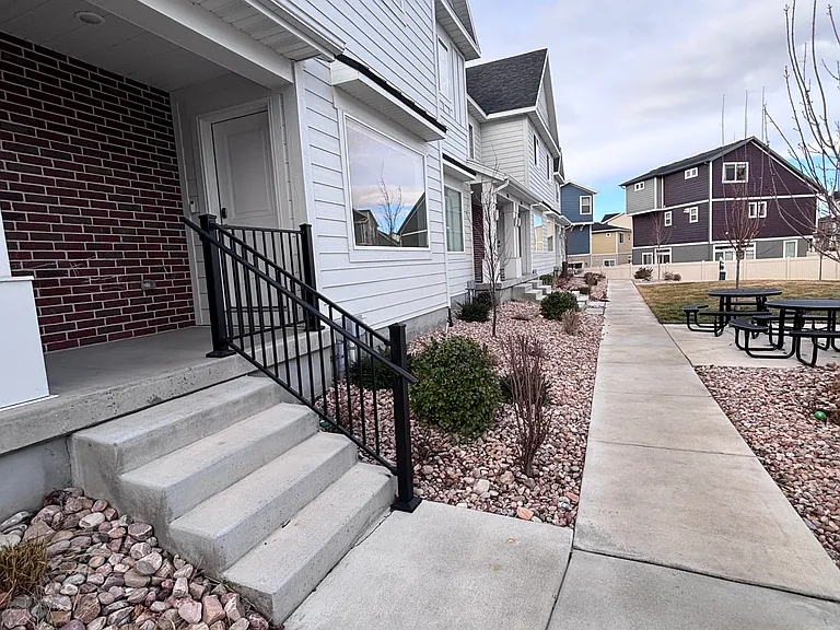 860 Place Townhomes — Photo 77
