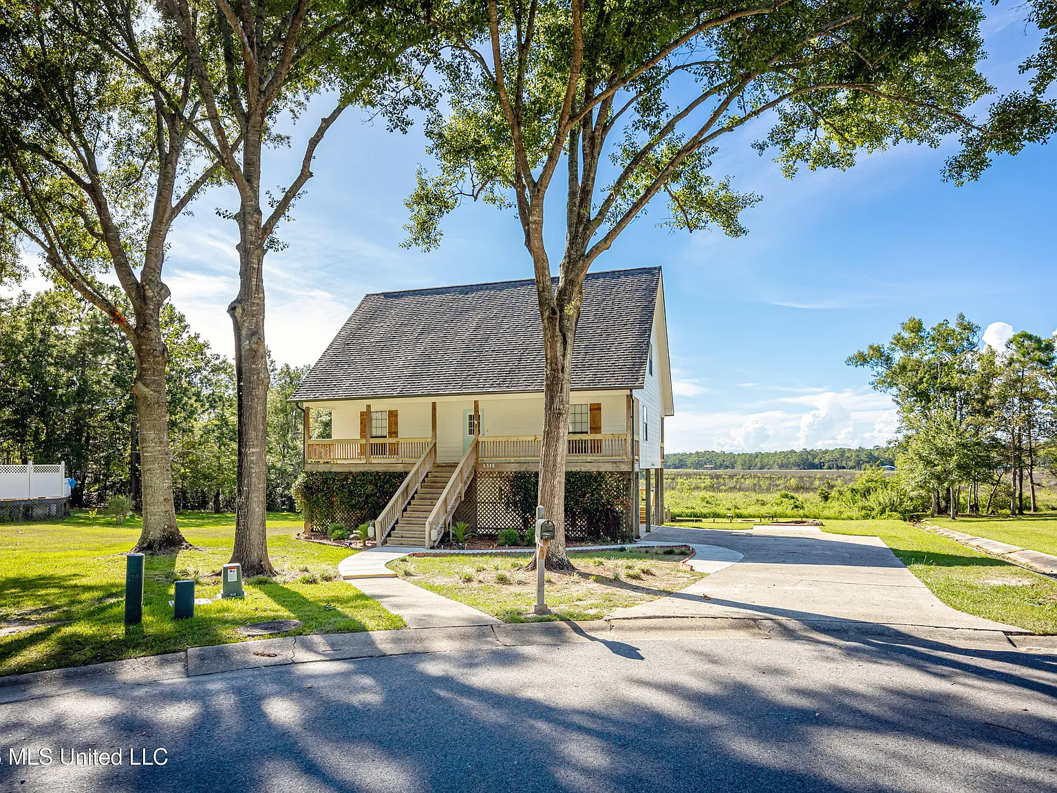 3 bed, 2.0 bath, 1700 sqft, $2,800 — Photo 3