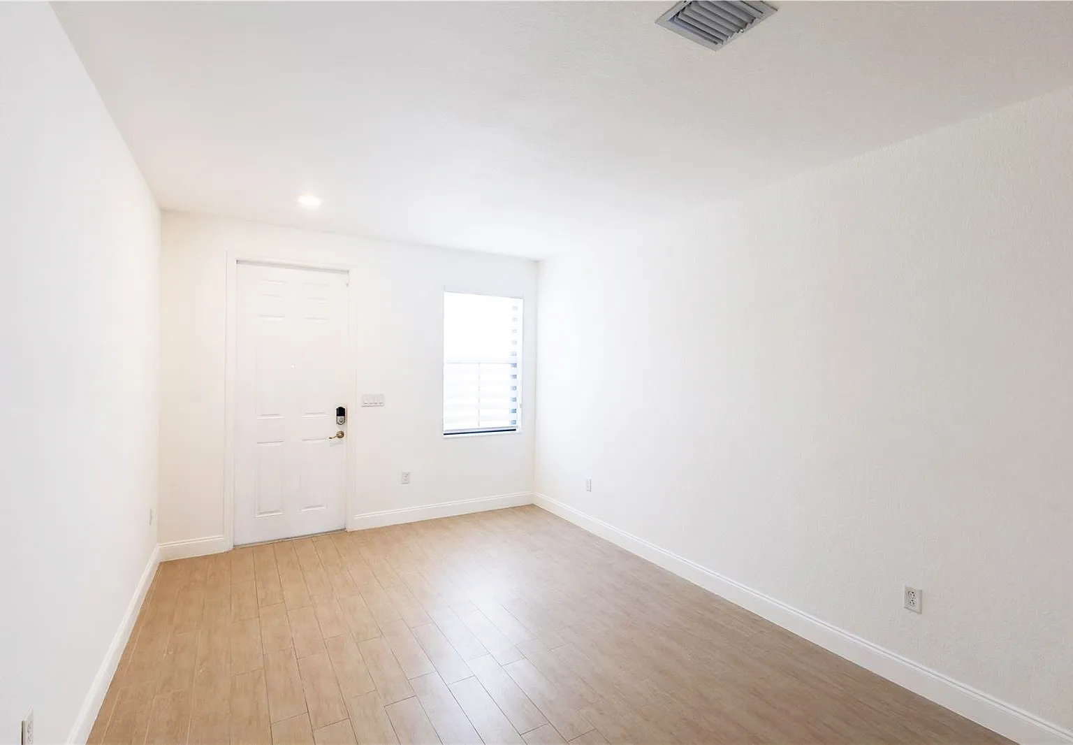 4 bed, 2.5 bath, 1644 sqft, $3,750 — Photo 2