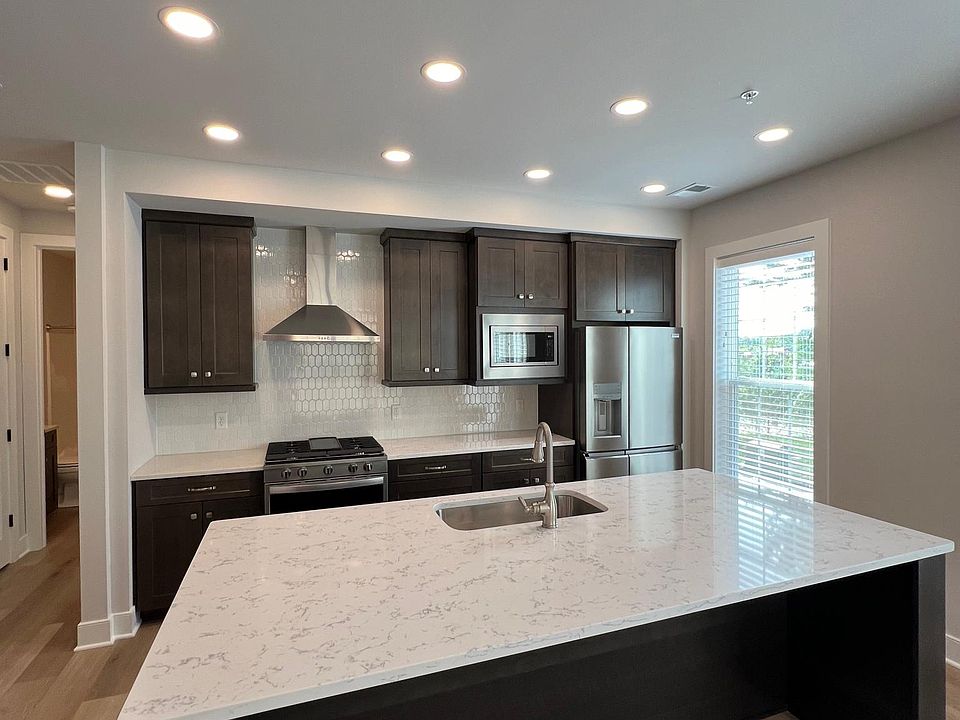 1st image of 210 Limehouse Rd