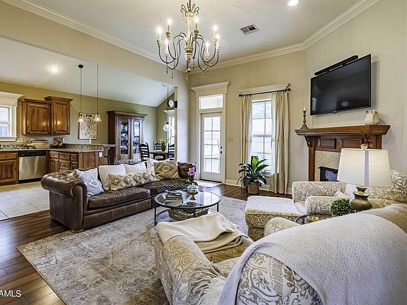 4th image of 315 Oak Hill Ln