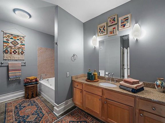 4th image of 648 Riverside Dr APT 207