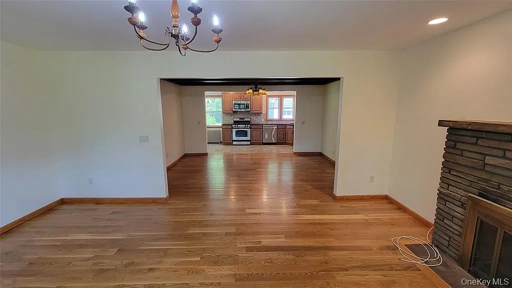 3 bed, 1372 sqft, $2,950 — Photo 4