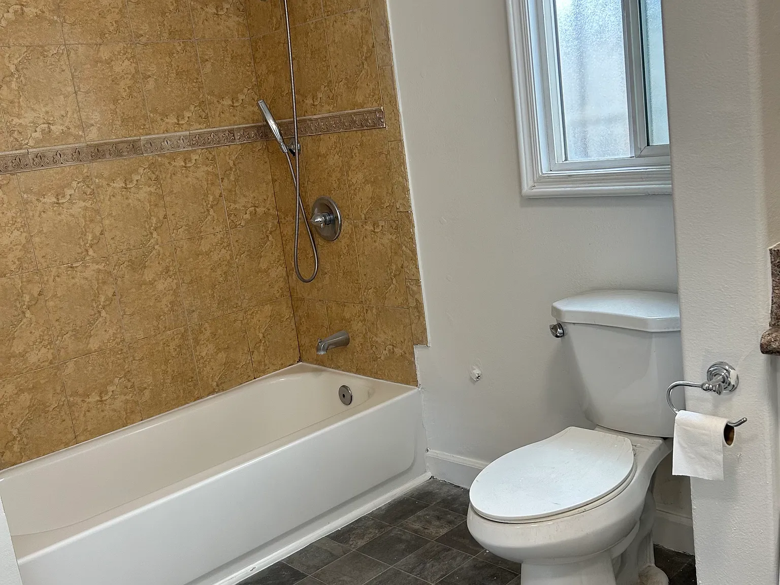 3 bed, 800 sqft, $2,700 — Photo 4