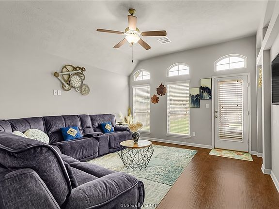 2nd image of 15485 Baker Meadow Loop