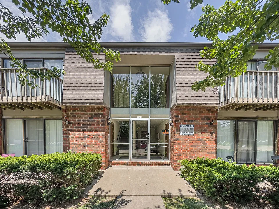 1915 Waverly Ct