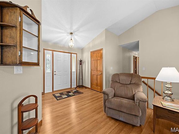 2nd image of 300 Kingsbury Ct