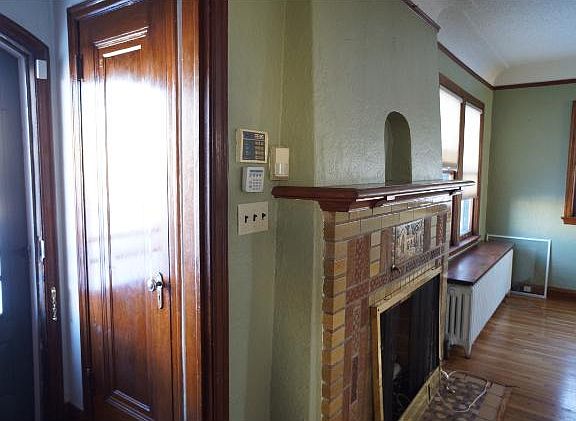 2nd image of 3327 Irving Ave N