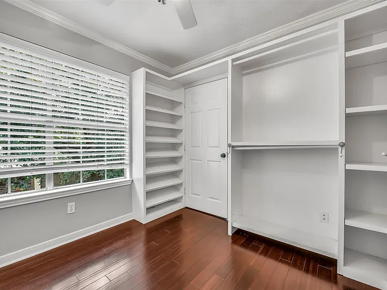 2111 Riverside Dr — Photo 18