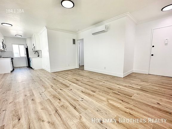 4th image of 748 N Hudson Ave APT 8