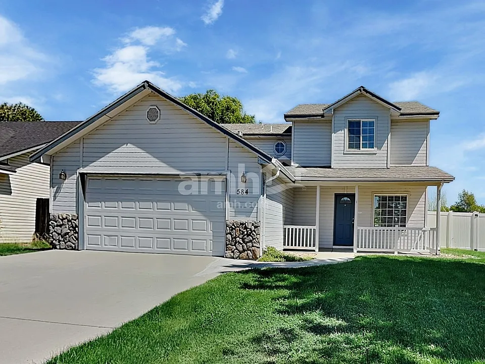 584 N Nebula Ave