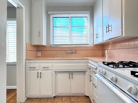 5th image of 1909 N Las Palmas Ave #0