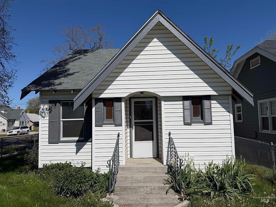 1st image of 123 18th Ave S