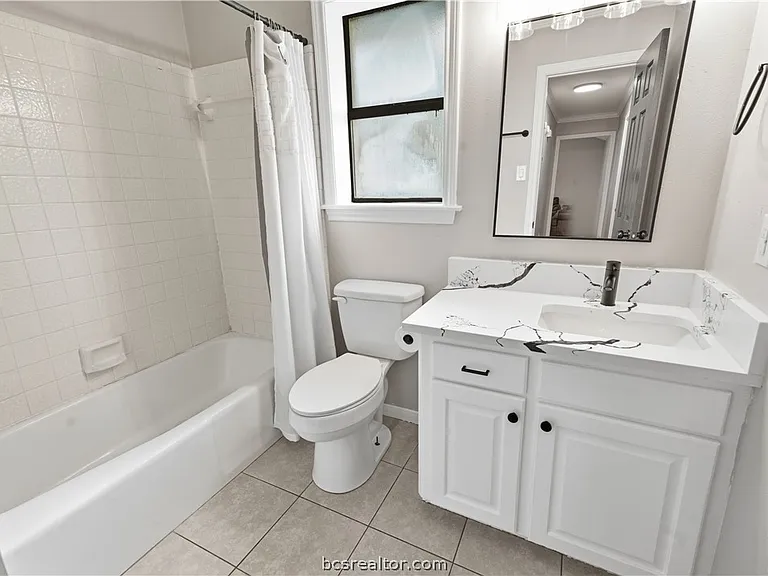 507 Lansing Ct — Photo 15