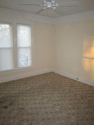 1st image of 107 E 39th St