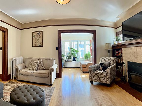 3rd image of 3831 N Farwell Ave