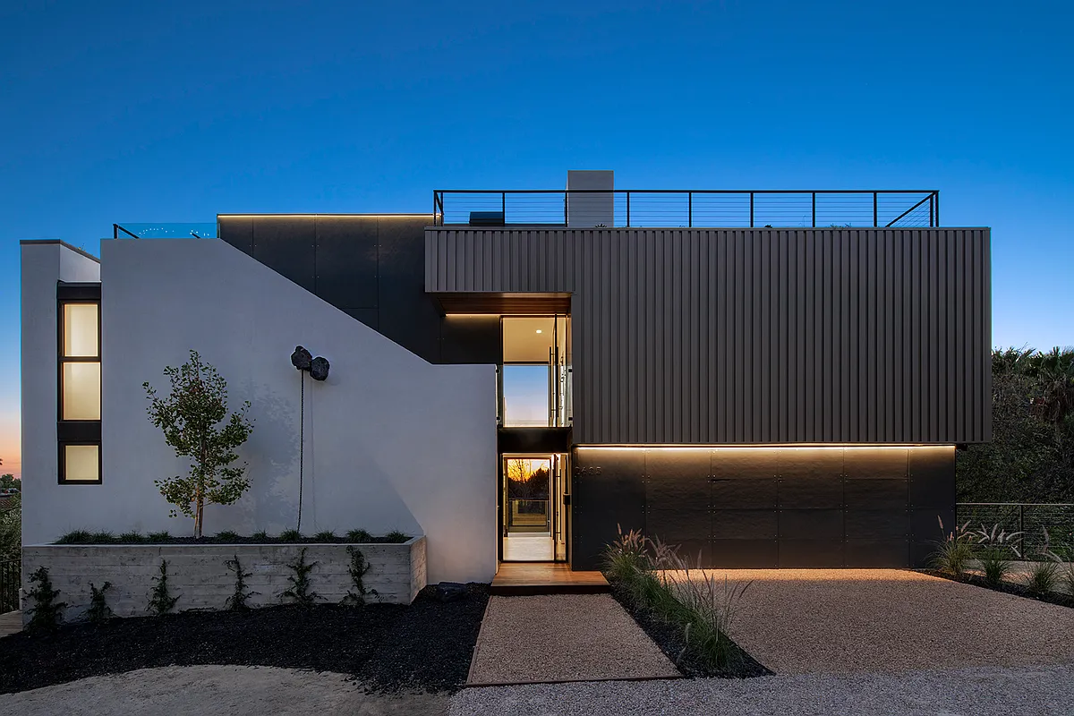 Building Photo - 2613 Hargrave Dr