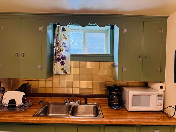 3rd image of 36 1/2 Wyoming Ave
