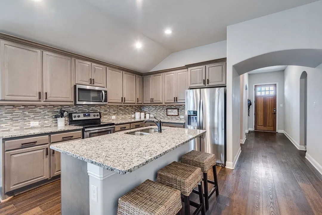 4 bed, 2.0 bath, 2087 sqft, $3,025 — Photo 2