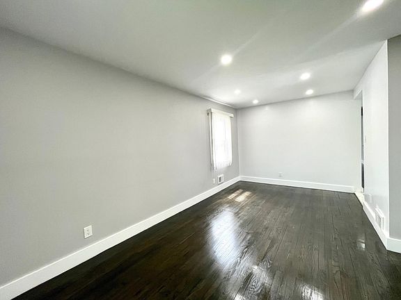 5th image of 452 Tysens Ln Floor 1