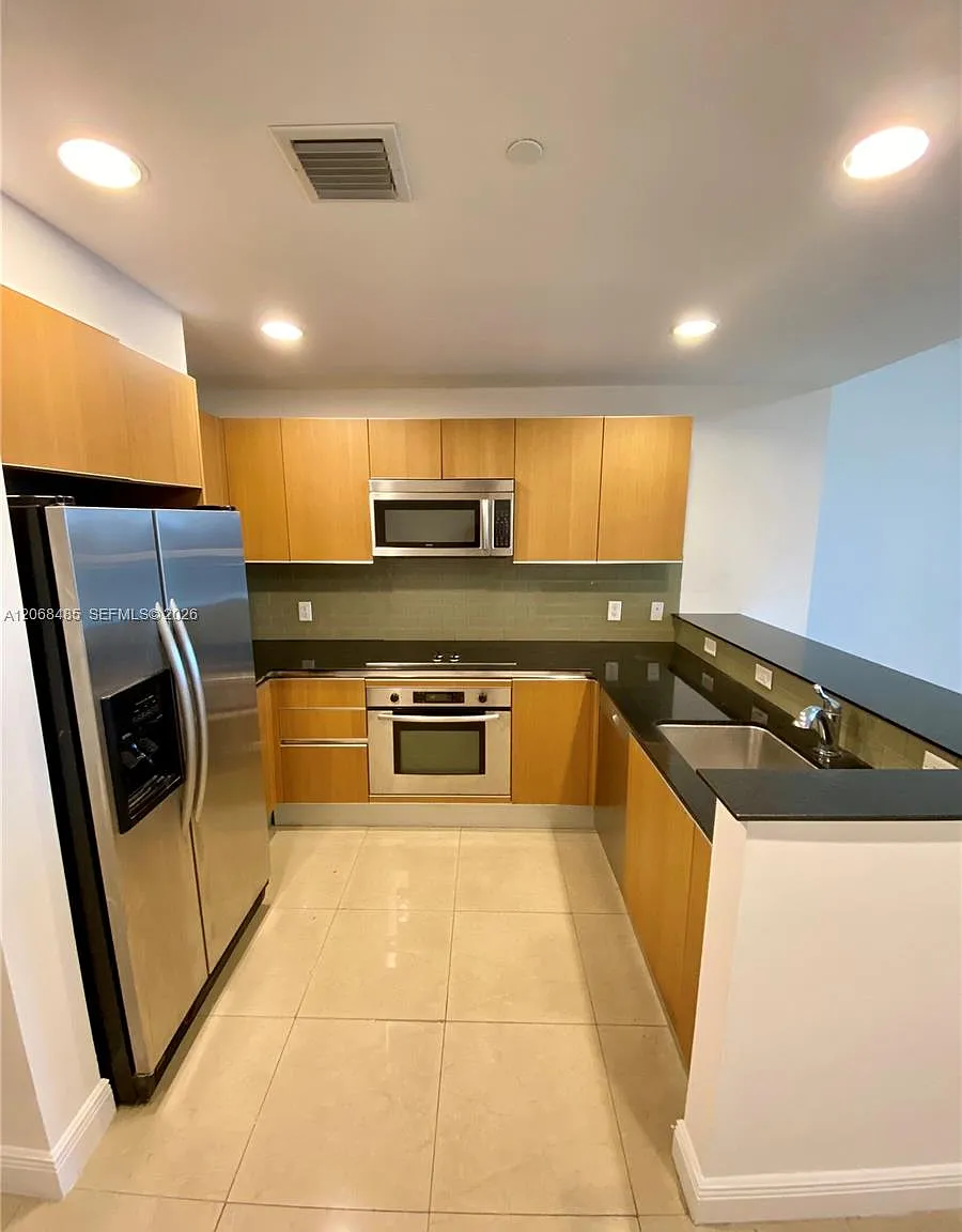 1060 Brickell Condo — Photo 2
