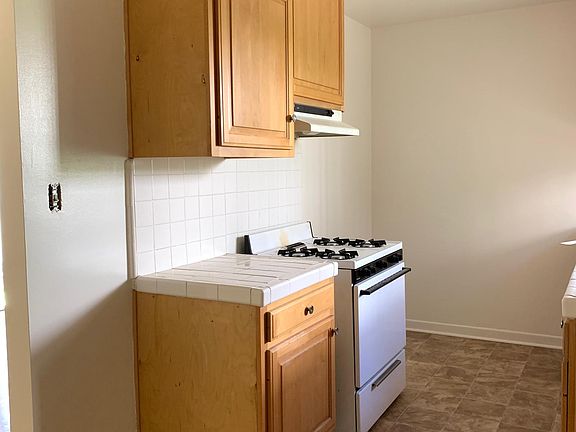 5th image of 15211 S Raymond Ave APT C