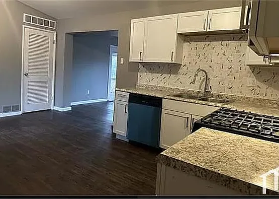 1885 Thunderbird Ave — Photo 13